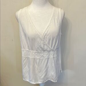 Nomadic Traders White Embroidered V neck Sleeveless blouse Size L EUC